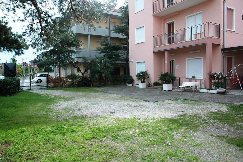 Villa Linda Affittacamere ベラーリア・イジェア・マリーナ エクステリア 写真