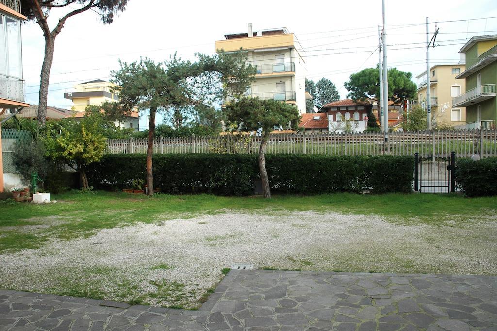 Villa Linda Affittacamere ベラーリア・イジェア・マリーナ エクステリア 写真